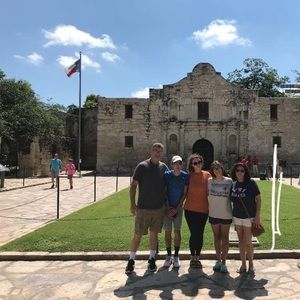 Meet your Posher, Elizabeth